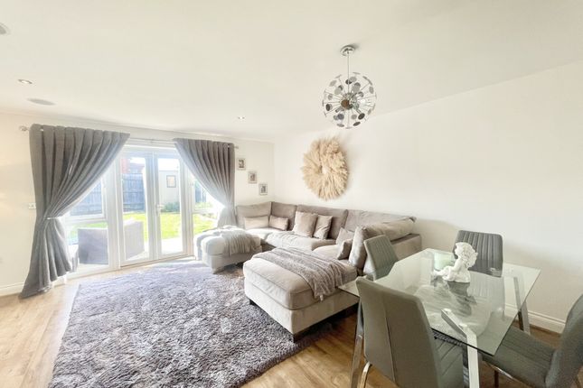 51, Kings Wood Park, Epping photo 2
