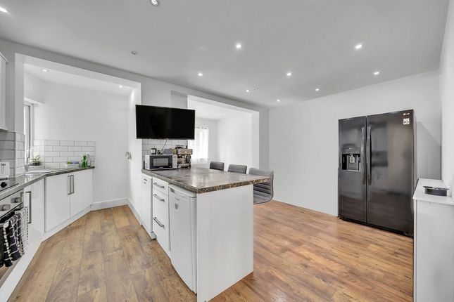 241, Carter Drive, Romford photo 2