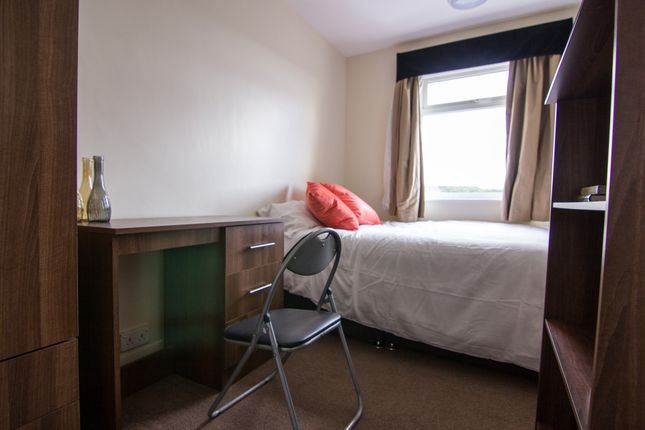 Flat to rent in Tinshill Road, Leeds
