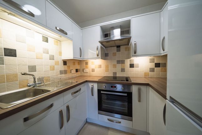 Flat 33, Brinton Lane, Southampton photo 3