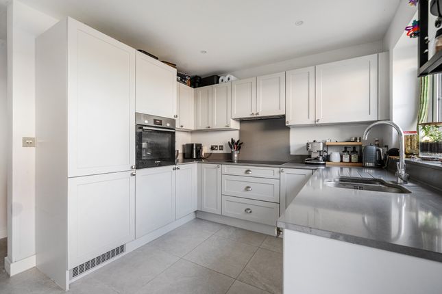 4, Meadow Way, Thatcham photo 4