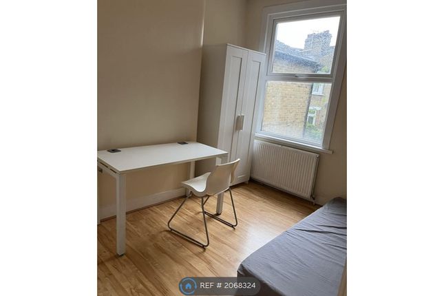 Thumbnail Room to rent in Kirkstall Avenue, London