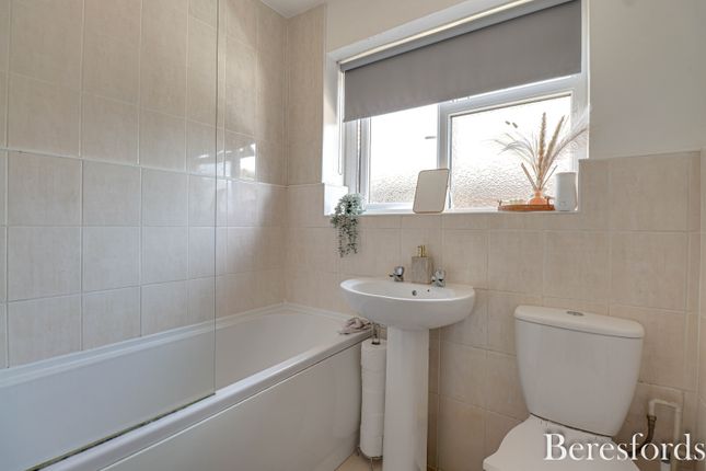 18A,, Gordon Road, Brentwood photo 4