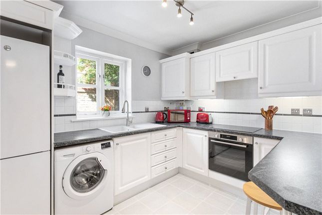 9, Cottesloe Mews, London photo 3