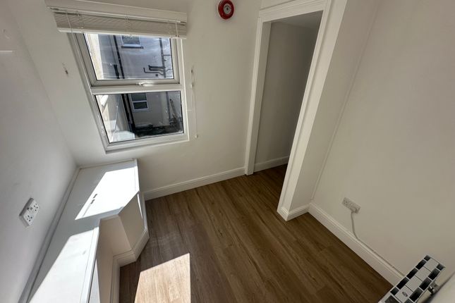 Flat 20, 76-77, Avondale Road, GREAT YARMOUTH photo 3