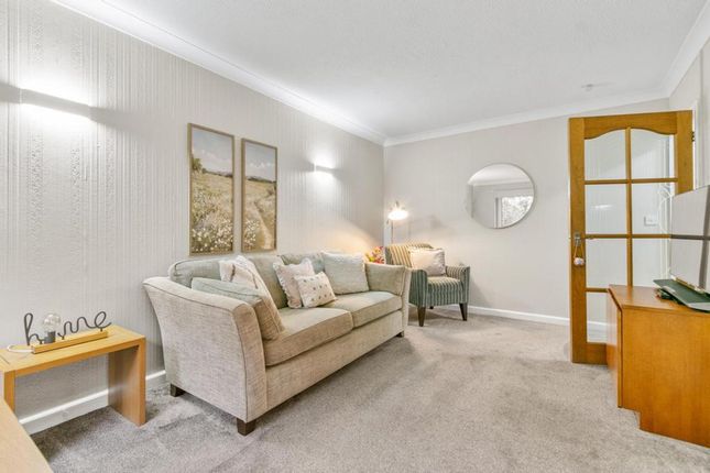 Flat 31, Homeshaw House, Glasgow photo 4