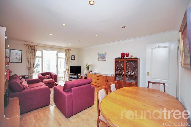 3, Heton Gardens, Hendon photo 4