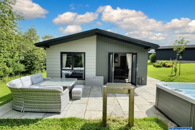 4-bed caravan on 34 The Mayflower, Roadford Lake, Lifton, £220,000