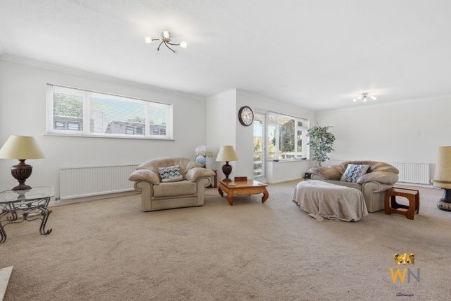 10, Queens Road, Brentwood photo 4