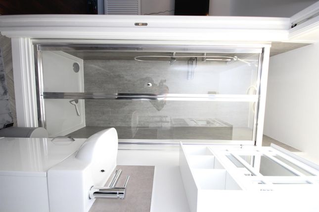 Ensuite 1.Jpg