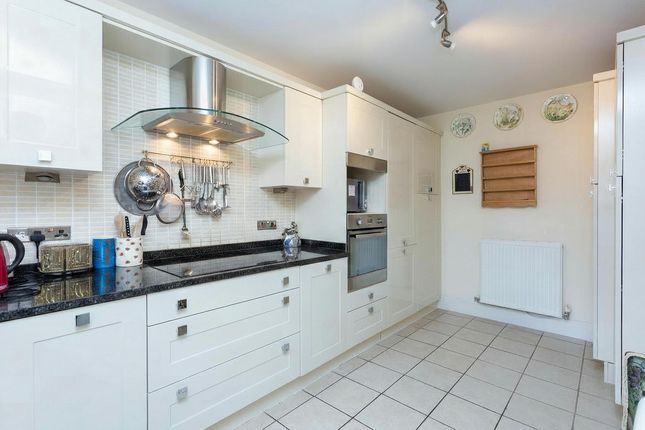 Flat 14, Elmhurst, Bowgreave photo 4