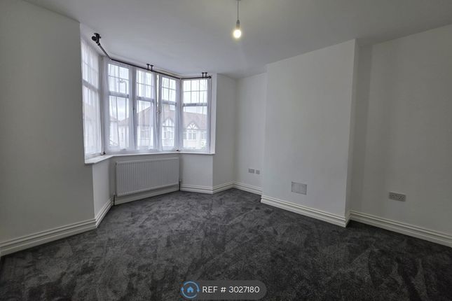 Wood Close, London photo 2
