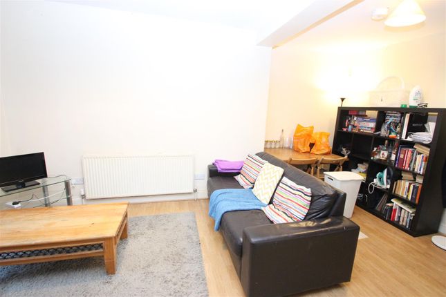 Room 3, 44 Benson Road, Headington Oxford photo 3