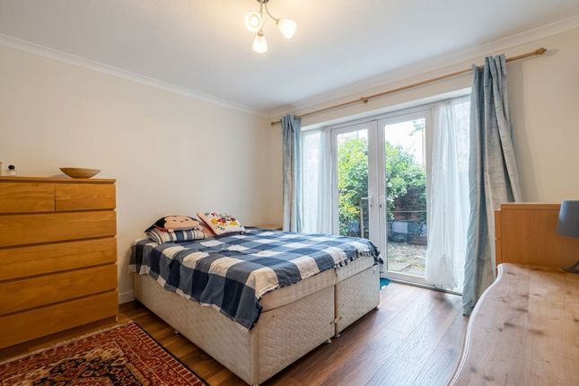 20 Ambleside Walk, Uxbridge photo 3