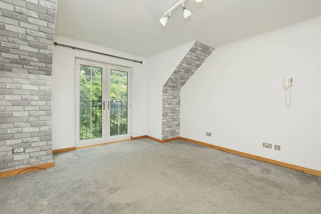 Quarrywood Court, Livingston photo 3