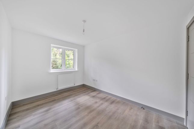 Flat 7 Skye Court Hurtis Hill, East Sussex, Crowborough photo 2