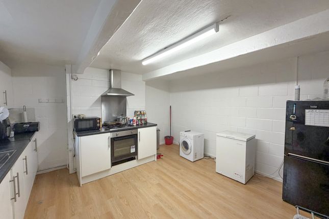 92, Trinity Street, Huddersfield photo 2