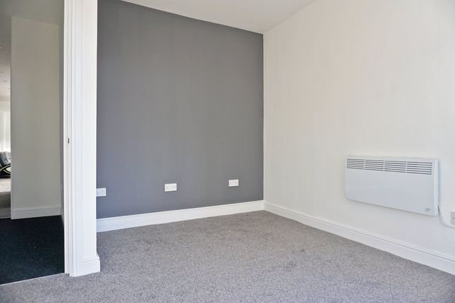 Flat to rent in Brithdir Street, Cathays, Cardiff