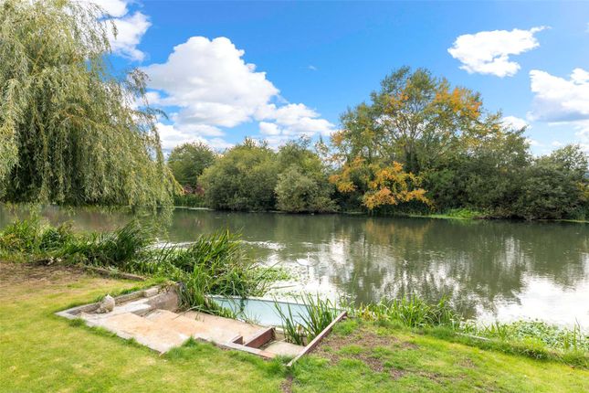 Riverside Cottage, 53, Pelhams Walk, Esher photo 3