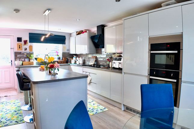 37 Marsh Court, Bargoed photo 3