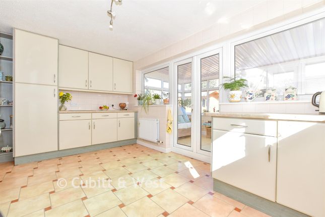 16, West Lane, Hayling Island photo 3