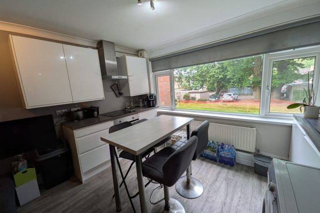 154, Redhill photo 3