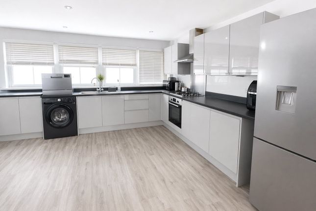 184, Sandhurst Road, London photo 2
