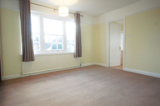 Detached house to rent in Evelyn Drive, Pinner