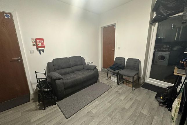2 Bedroom, 26, Waveley Road, Coventry photo 2