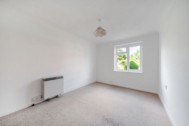 9, Allingham Court, Farncombe photo 3