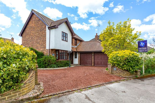 Thumbnail Detached house for sale in Pittfields, Langdon Hills