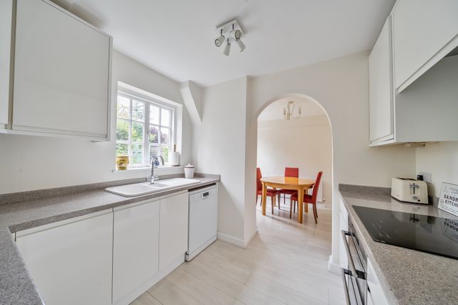 42, Marsworth Avenue, Pinner photo 4