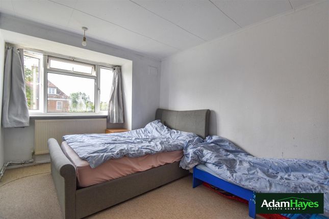23, Amberden Avenue, Finchley Central photo 4