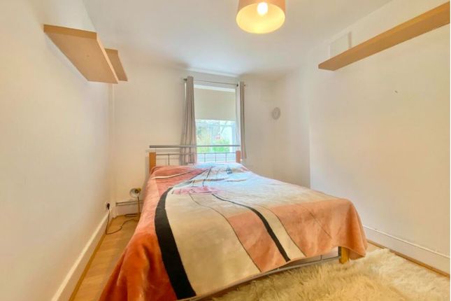 Duplex to rent in Miranda Road, London