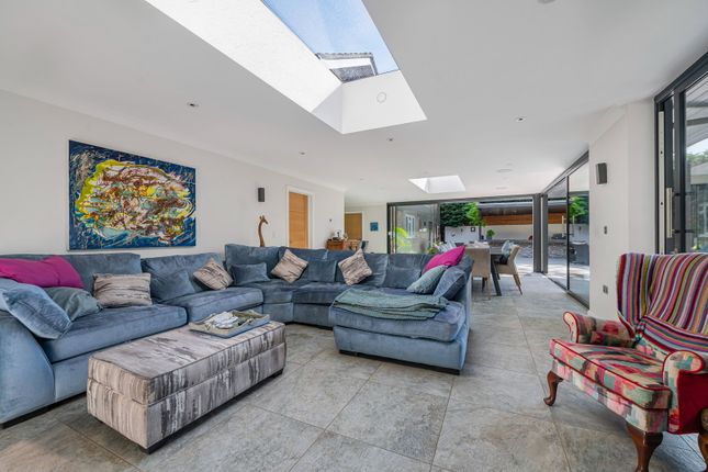 Oakwood, 22 Keswick Road, Leatherhead photo 4