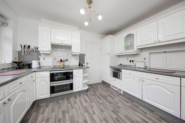 31, Hilltop Road, Chesterfield photo 2