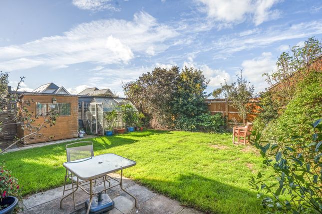 8 Wilton Close, Chichester photo 2