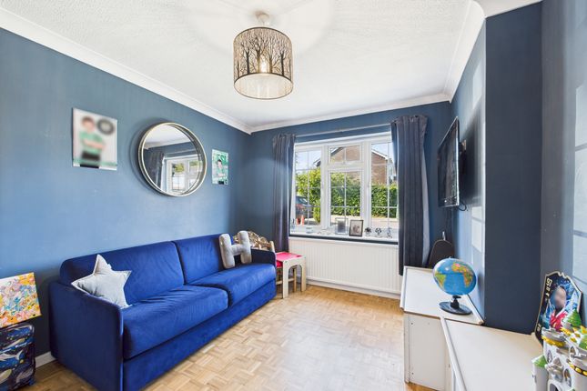 59 Chalk Farm Road, High Wycombe photo 4