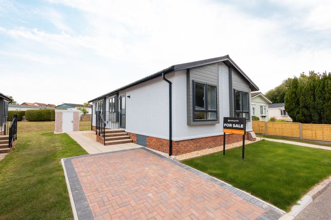 2-bed caravan on 24, Hamble, Southampton, £270,000
