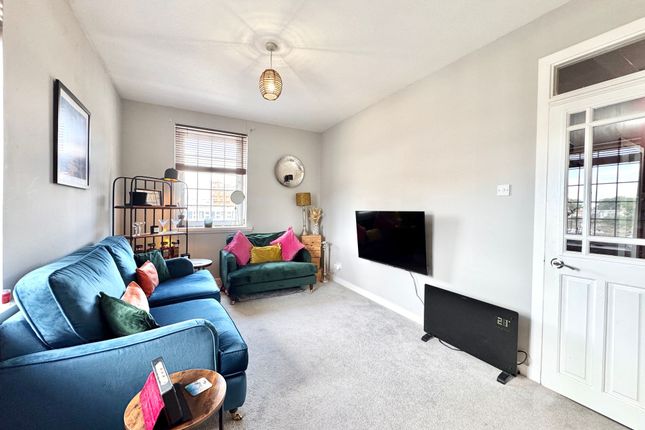 3f Cassillis Street, Ayr photo 2