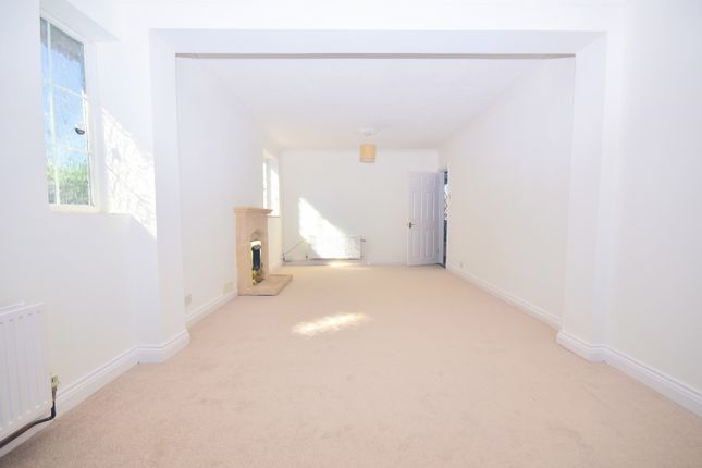 22 Orchard Close, Wendover, Buckinghamshire photo 4