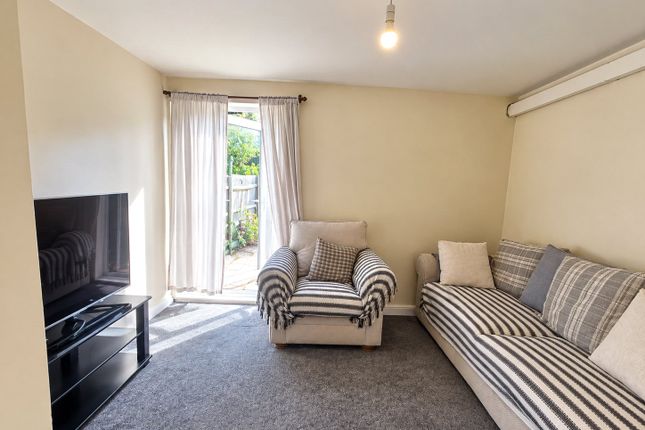 5, Kiln Close, Greater London photo 2