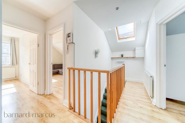 Flat to rent in Knollys Road, London