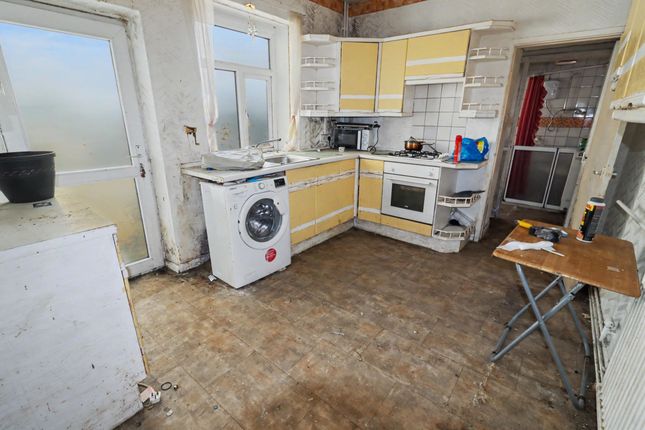 63 Park Place, Bargoed photo 5
