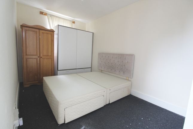 Flat B, 204 Tulse Hill, London photo 5