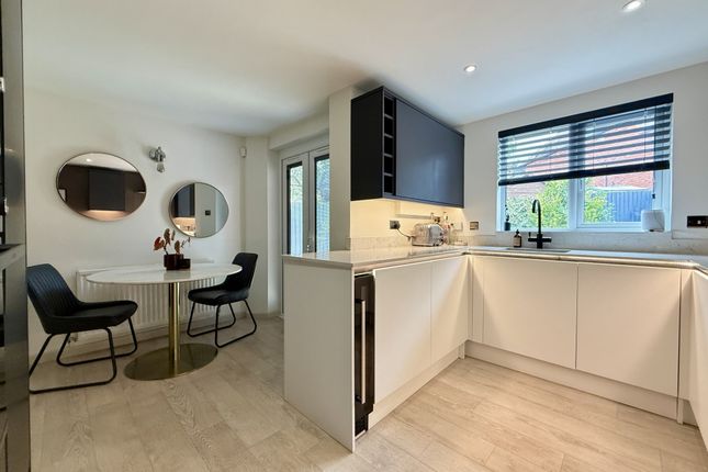 16, Pinn Lane, Exeter photo 4