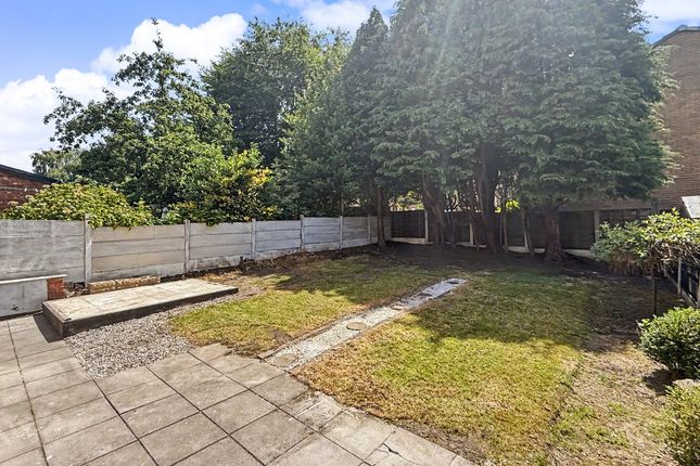 114 Thatch Leach Lane, Manchester photo 2