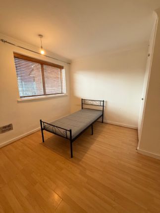 4 St Mary Le Park Court SW11 4PJ, London photo 4