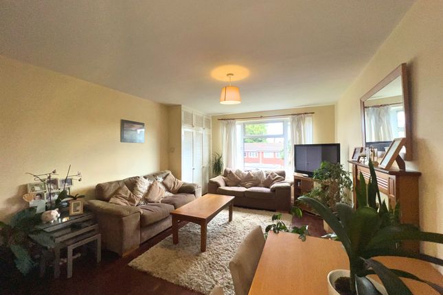 5, Burlington Court, Aldershot photo 2
