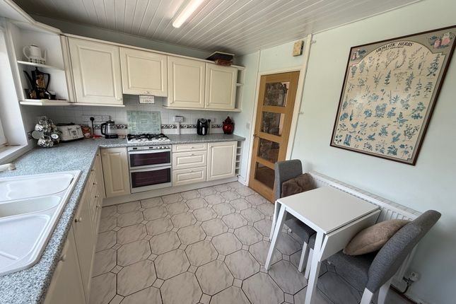 47, Llanelli photo 3